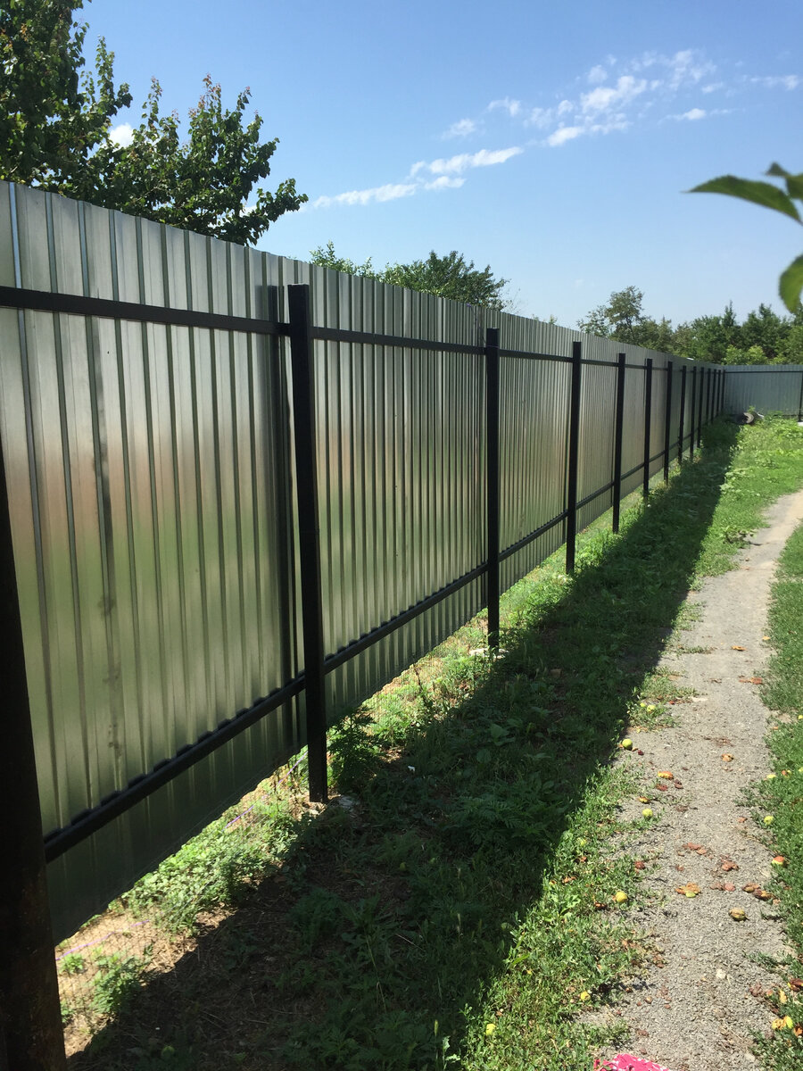 Ширина между стойками забора 2,2 метра