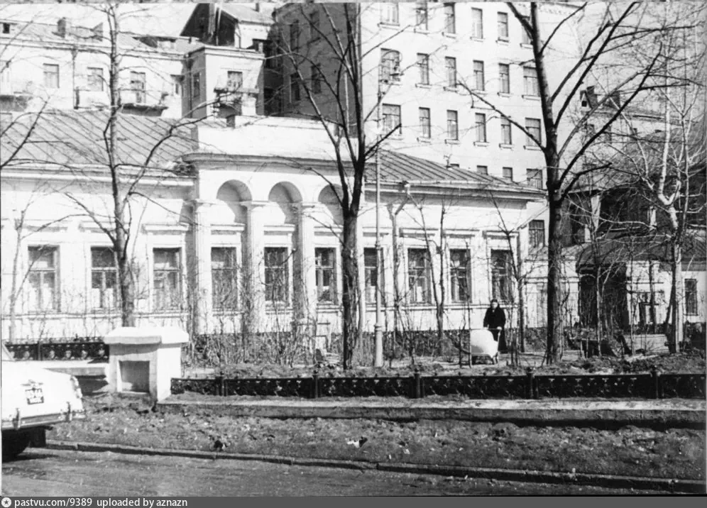 Собачья площадка, 1961-1962 г. Автор: Александр Потресов. Источник: В.Потресов. «Арбат нашего детства». Листайте!