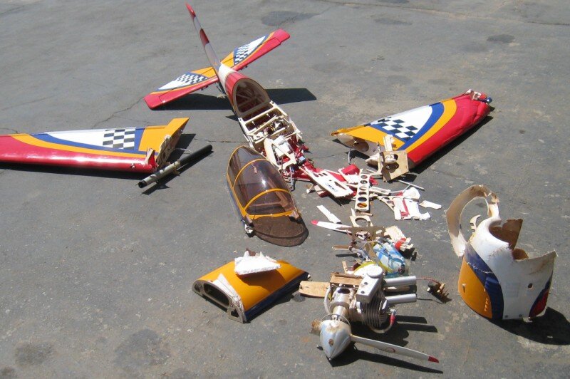 Результат неудачного полета радиоуправляемой модели