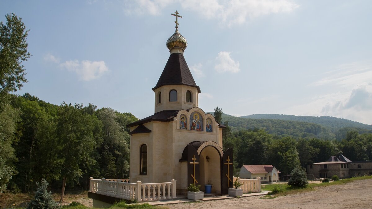 Часовня Николая Чудотворца у на трассе м-4