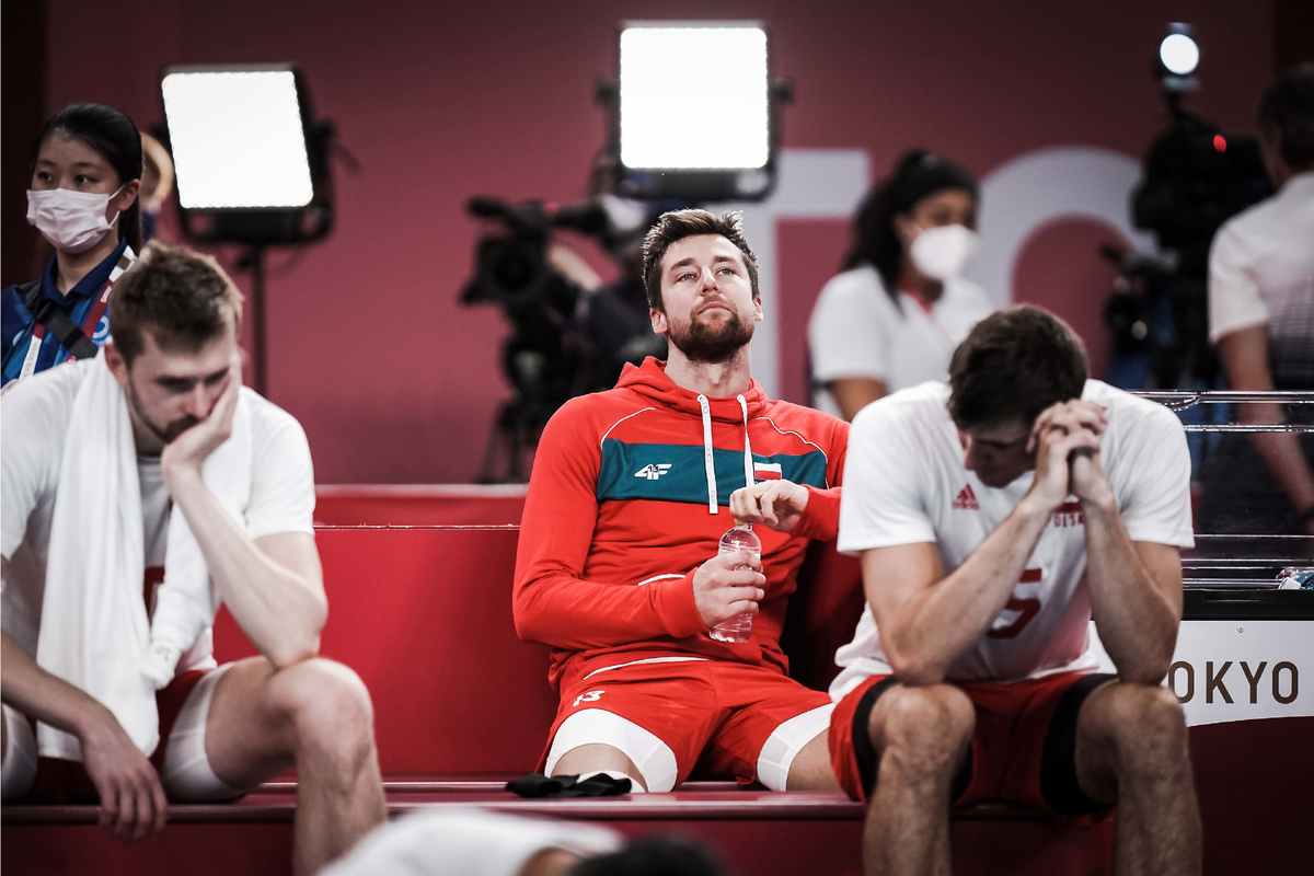 Эмоции поляков после вылета. Фото: FIVB