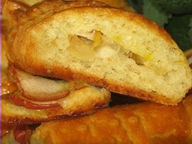            Очень вкусные булочки с яблоком 