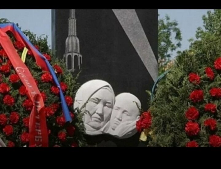 Памятник в Бишкеке 