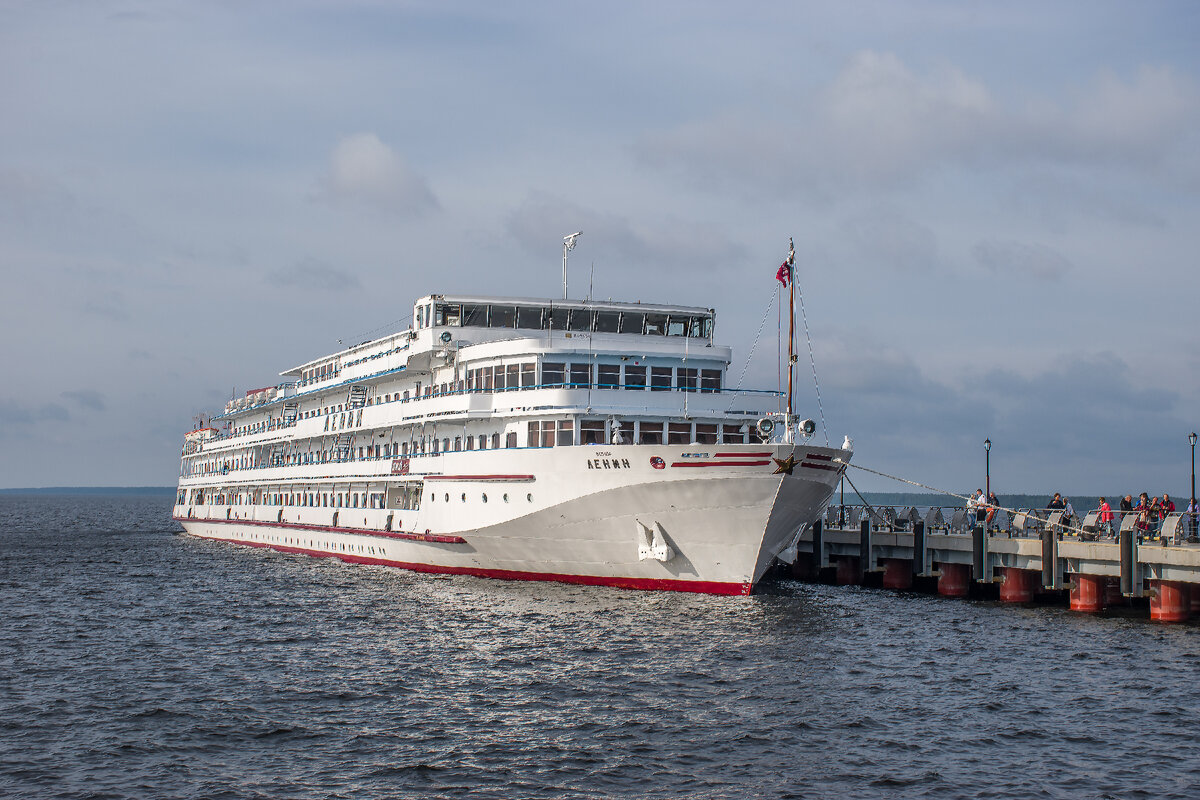 Теплоход «Ленин»