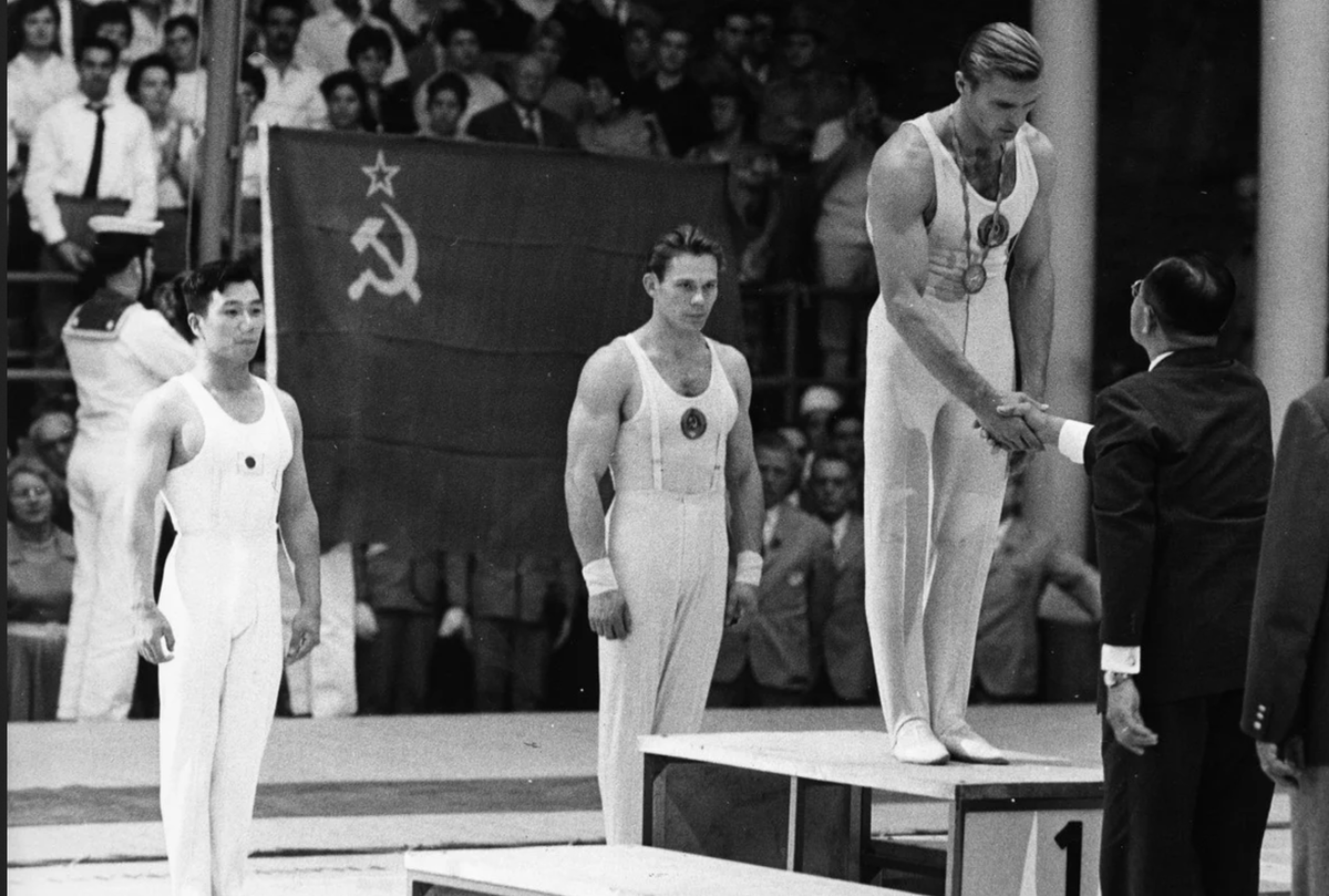 Юрий Титов гимнаст