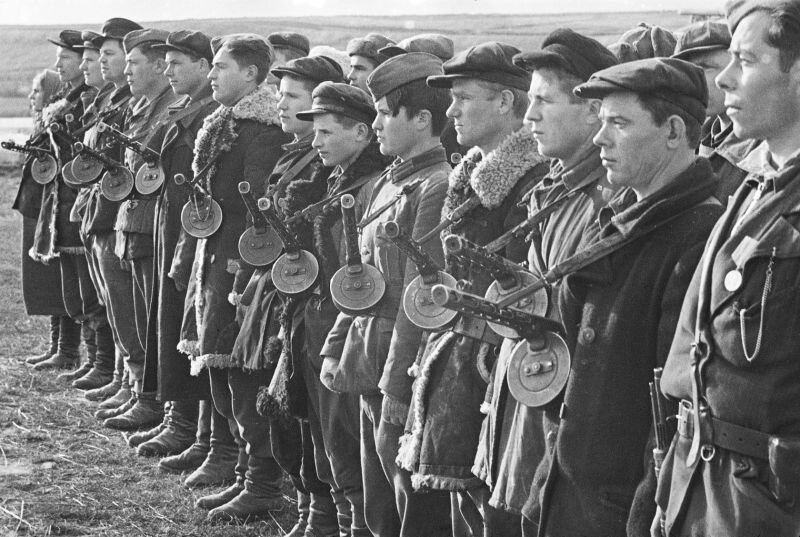 Советские партизаны. Орловская область, 1943 год. 
Фотография: Борис Игнатович. 