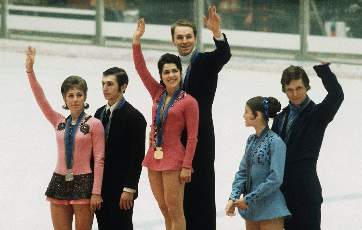 Тематическое фото: "Ирина Роднина и Алексей Уланов на высоте пьедестала, 1972 год".