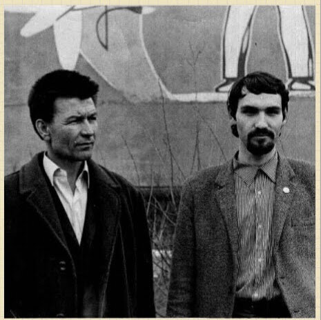 С букинистом, антикваром и философом Виктором Никитичем Кожуриным. Возле Стерлитамакского педагогического института.