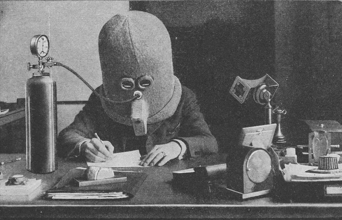 Изобретения писателей. Хьюго Гернсбек изобретения. Hugo Gernsback шлем изолятор. Шлем изолятор 1925. Шлем Гернсбек Хьюго Гернсбек.