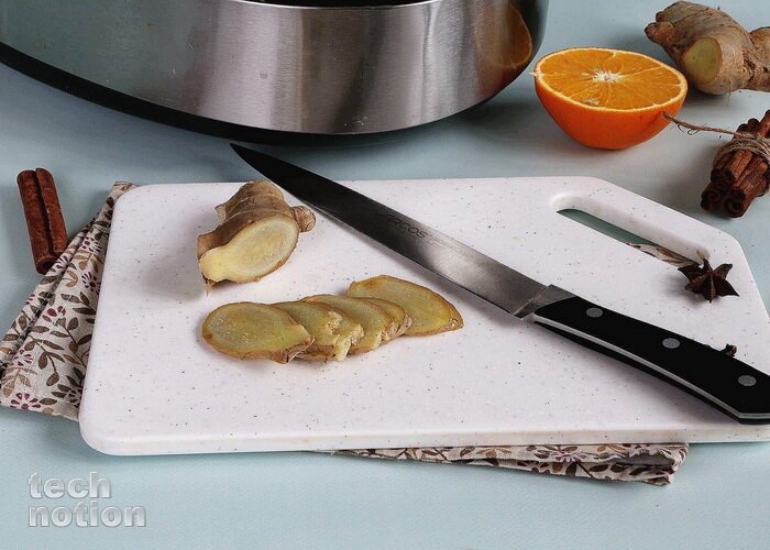 Имбирь нарезаем тонкими ломтиками / Изображение: дзен-канал technotion