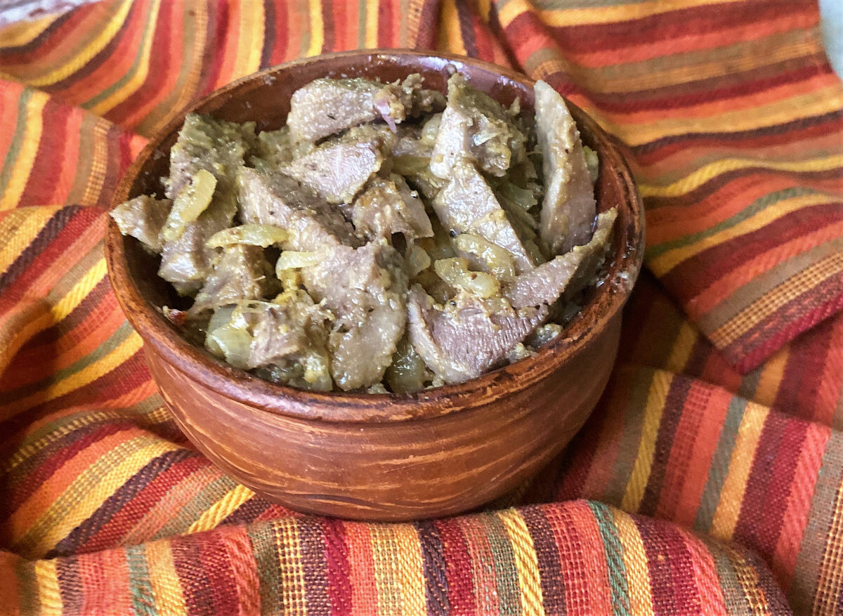 Закуска из языка с горчицей хороша и в холодном и в горячем виде