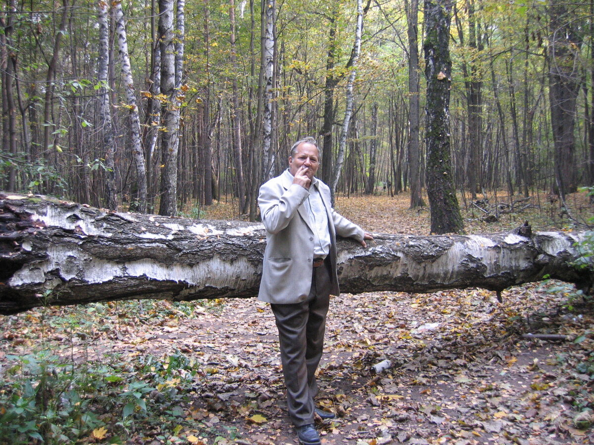 Фото моего отца. В молодости закончил Горный университет и работал шахтером в Воркуте.