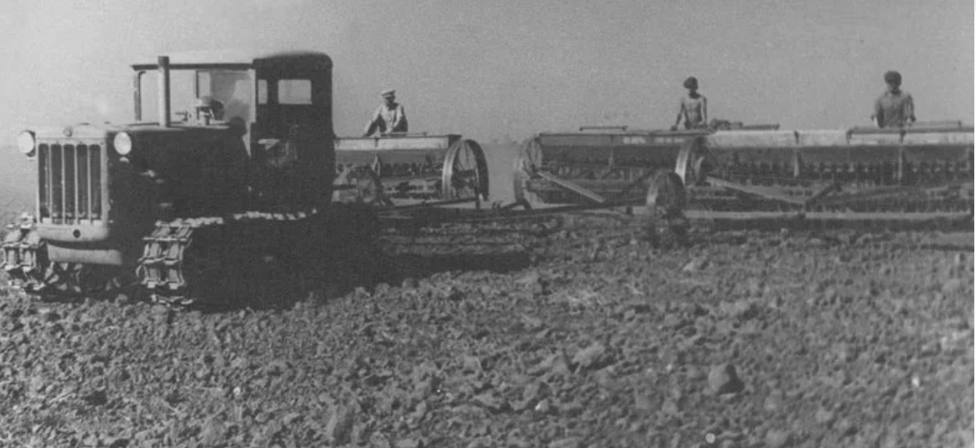 Старые фото тракторов и комбайнов