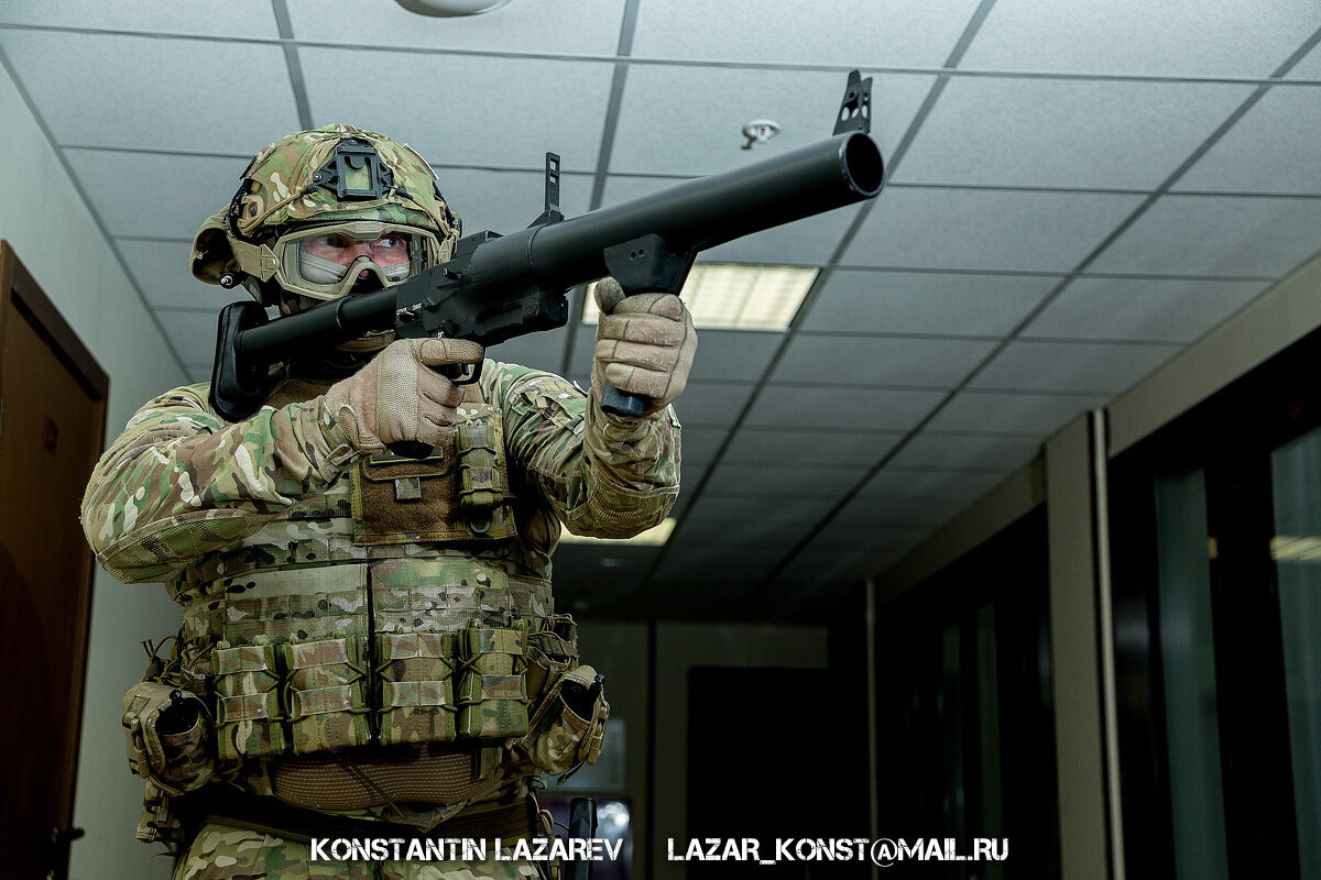 Офицер Спецназа вооруженный ручным гранатометом РГС-50