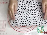     Накрываем пищевой пленкой и оставляем в тёплое место на 1 час