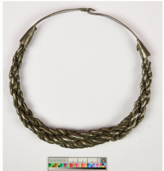 Столетний юбилей уникальная долганская гривна отметила в Таймырском музее