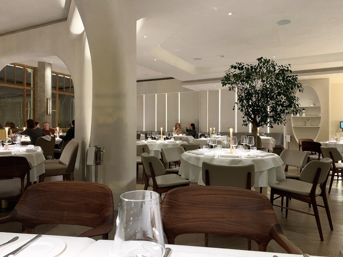 Интерьер ресторана Onest