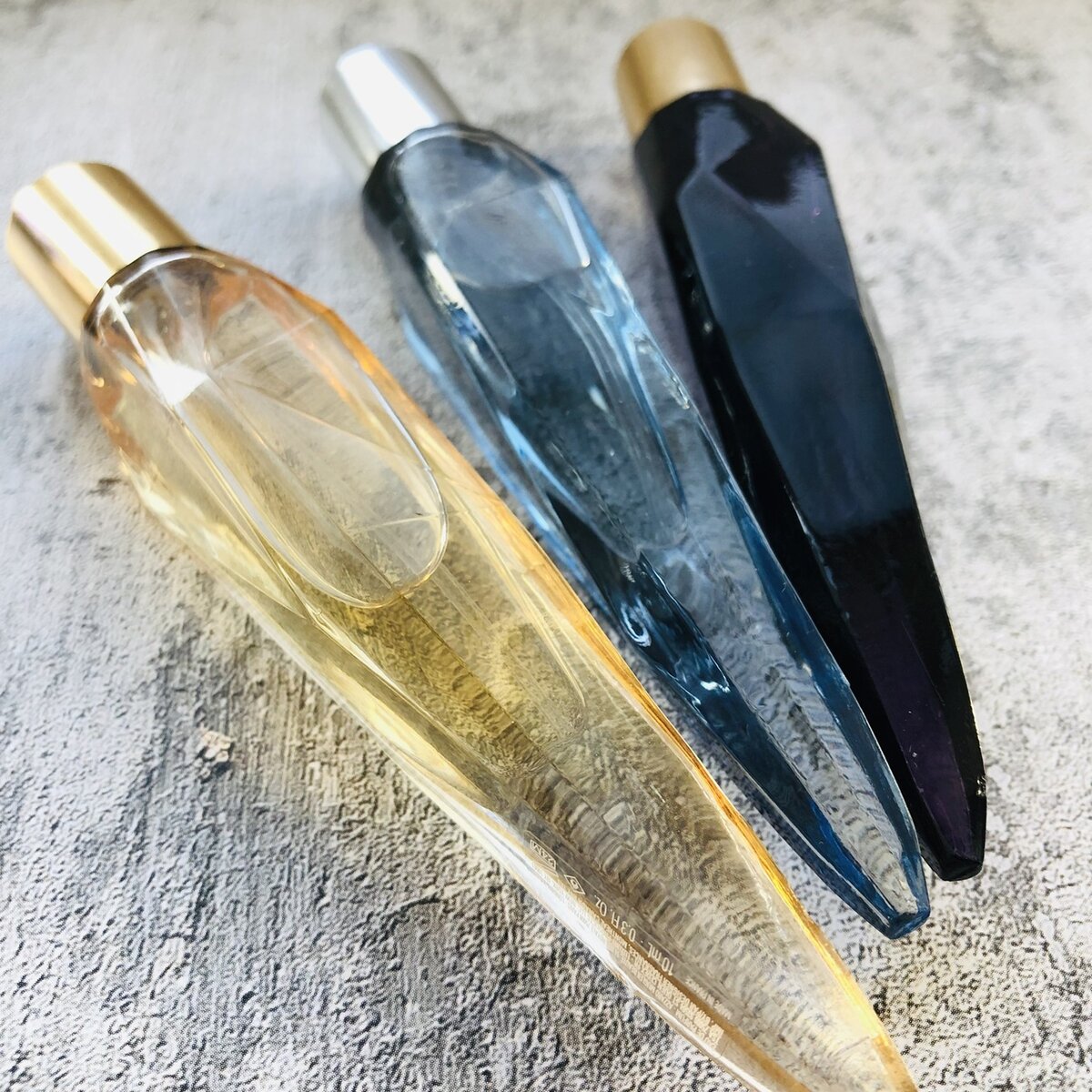 Три граненые красотки! Люблю смотреть на игру света в этих холодных осколках и просто держать в руках)