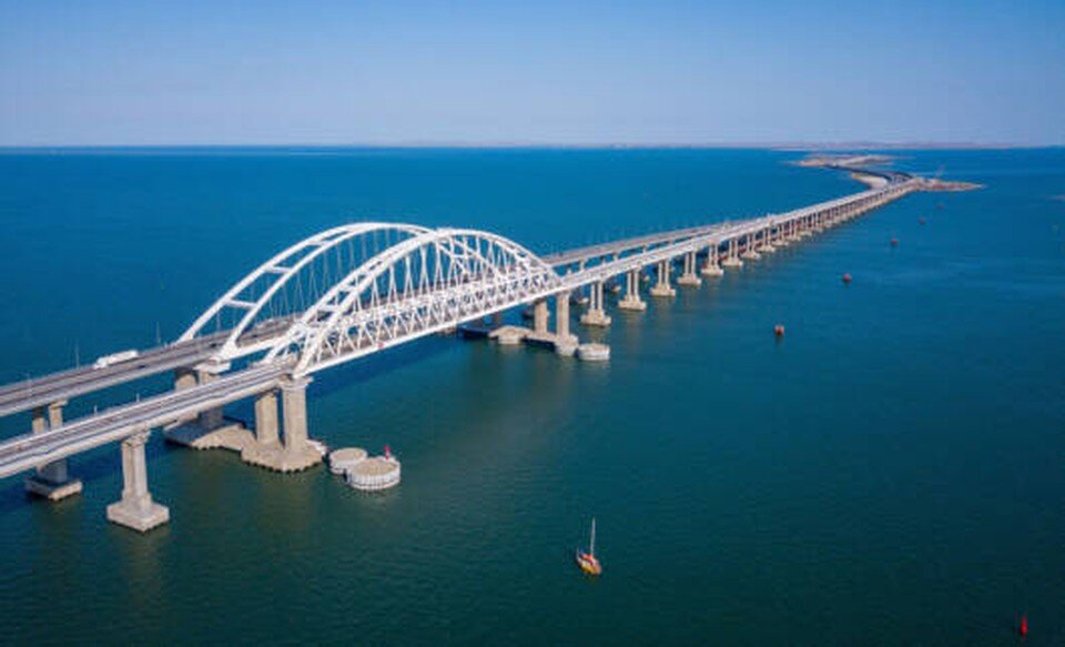     Представитель Крыма Крючков опроверг слухи о "минировании" Крымского моста Фото: Росавтодор
