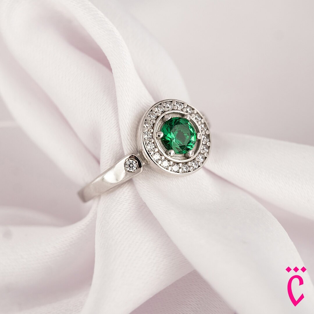 Серебряное кольцо с нано-изумрудом