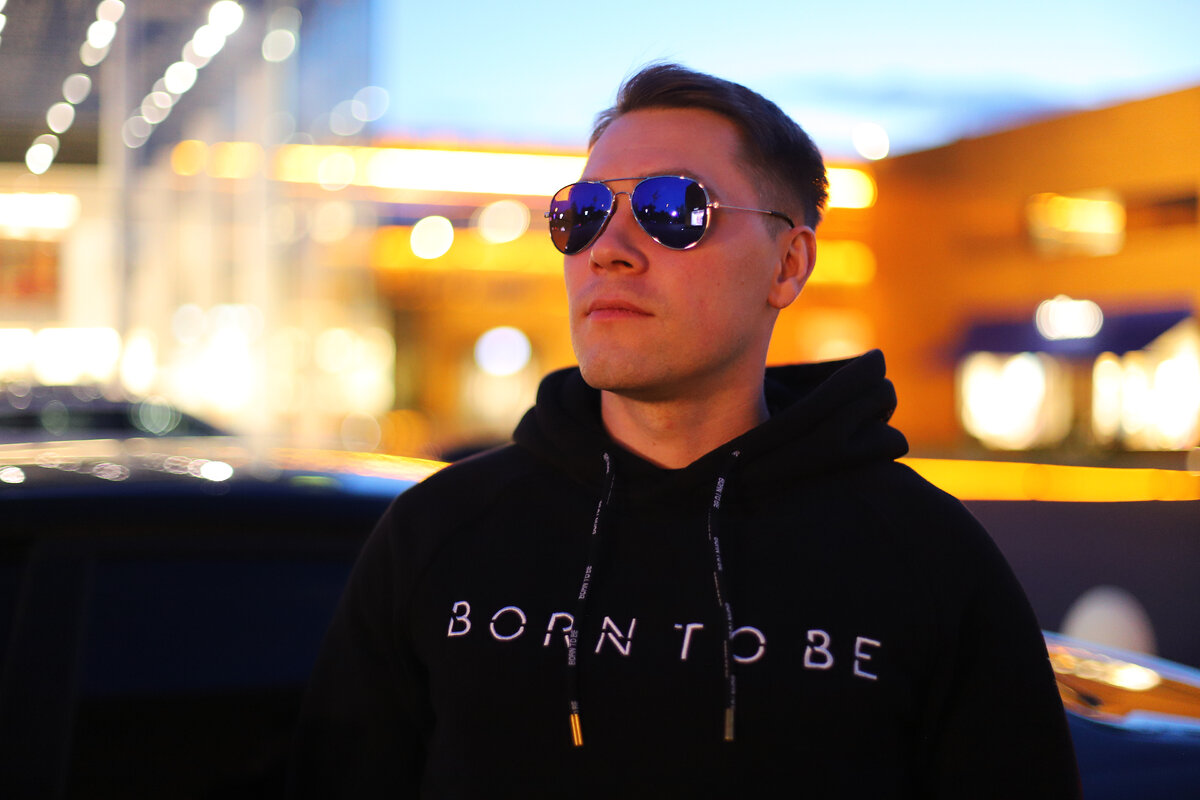 50mm, f/1.4, 1/160с, ISO 2000