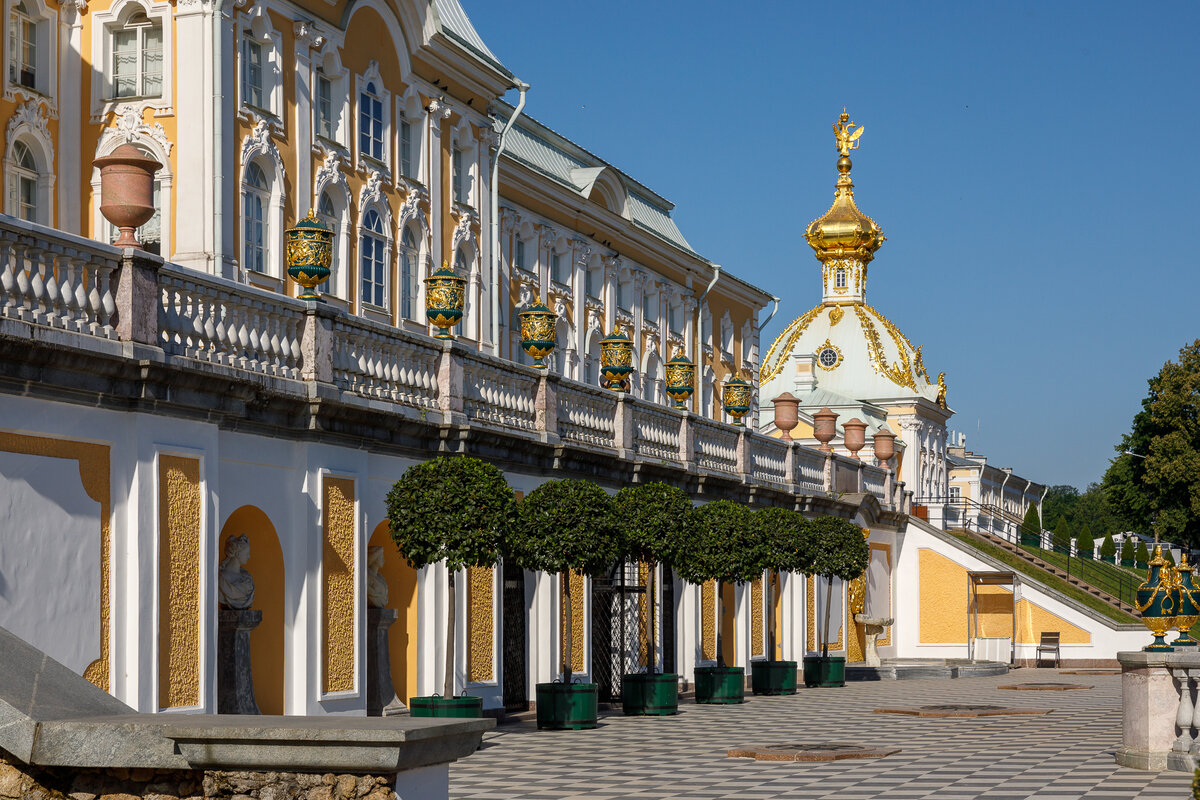 Большой петергофский дворец