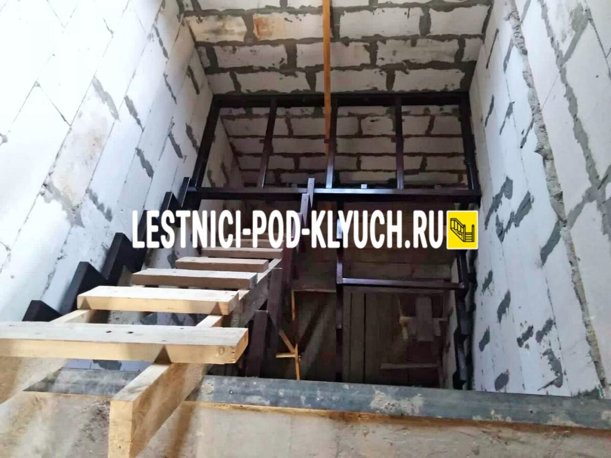 Принимаем звонки: пн-вс с 8:00 до 21:00 (8 499 490-72-90). Электронная почта: info@lestnici-pod-klyuch.ru
