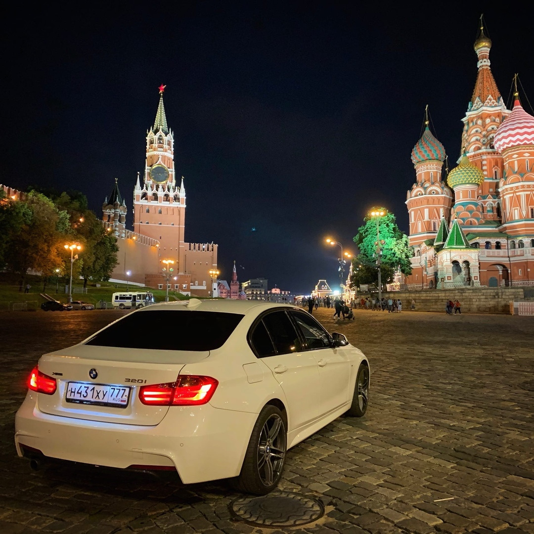 BMW x5 Москва. BMW m5 около МГУ. БМВ м5 2022 ночью Москва. BMW e60 возле Кремля. Из москвы на машине на 3 дня
