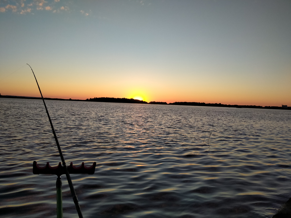 На рыбалке. Листайте дальше. 
