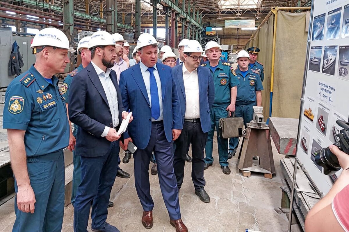 Судостроительный завод "Вымпел" (входит в ОСК) посетила делегация МЧС России / ОСК
