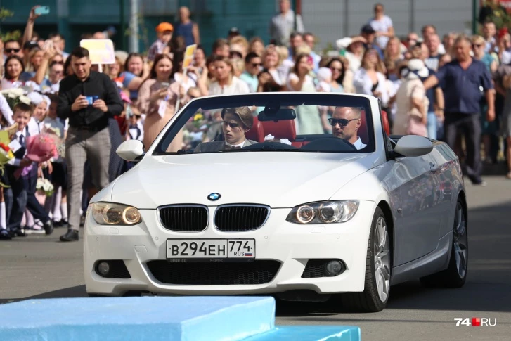 Учебный год разрешаем - прокричали ученики образовательного центра № 5 в микрорайоне "Парковый" г.Челябинска