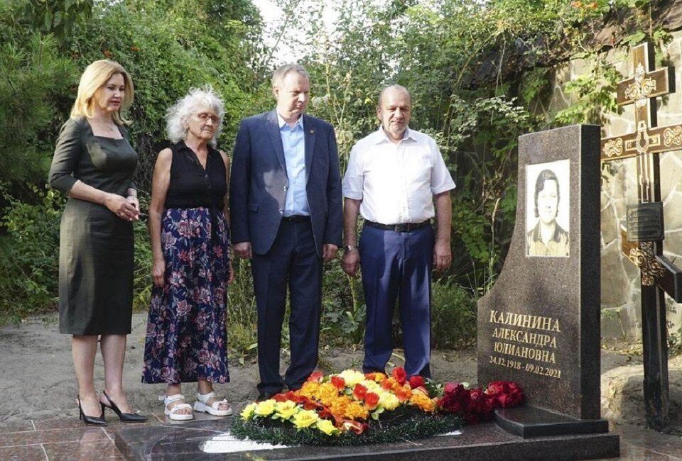     Донские власти почтили память великого писателя. Фото: сайт донского правительства.