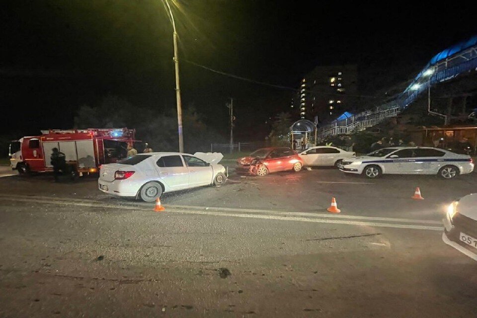     В массовой аварии в Ростове пострадали два человека. Фото: ГИБДД по РО.