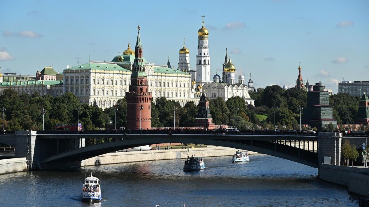    Традиционный парад судов, приуроченный ко Дню города, на Москве-реке© РИА Новости / Рамиль Ситдиков