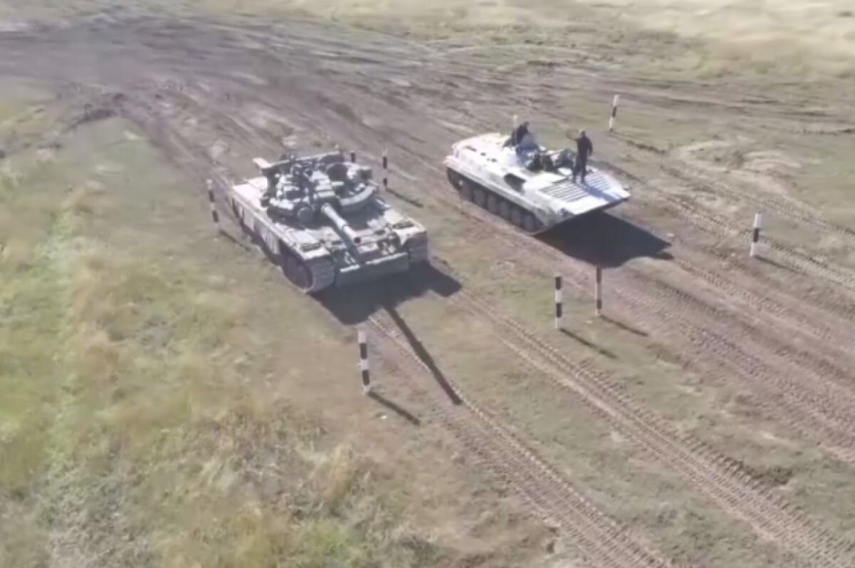    Минобороны РФ показало кадры подготовки экипажей танков и БМП для СВО