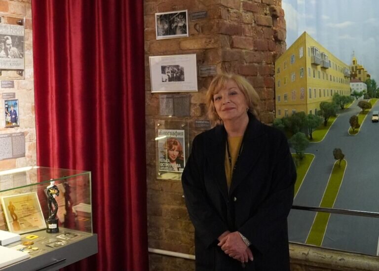    Актриса театра и кино Ольга Остроумова побывала в галерее выдающихся оренбуржцев Андрей Севостьянов
