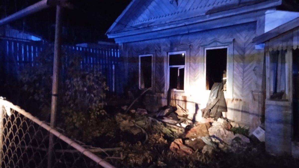     В селе Русский Акташ Альметьевского района Татарстана в одноэтажном доме произошло возгорание. В задымленном помещение нашли тела двух пожилых людей. Об этом сообщила пресс-служба ГУ МЧС России по республике.