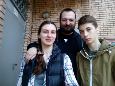 Супруги взяли в семью Максима. Того подростка, при виде которого у Константина екнуло сердце.