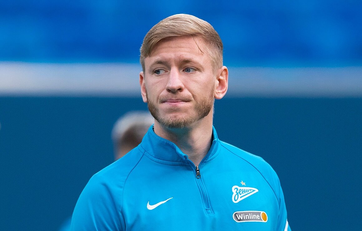 Сергей Семак заменил Чистякова на 32-й минуте матча, а на послематчевой пресс-конференции свалил всю вину на защитника. Фото: fc-zenit.ru