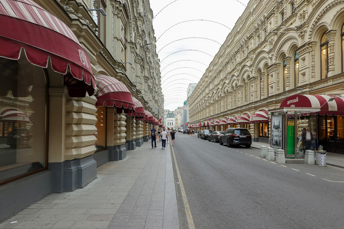 Пешеходная прогулка по центру Москвы. Дом, где по легенде родился Андрей  Макаревич, один из самых дорогих переулков и многое другое | Самый главный  путешественник | Дзен