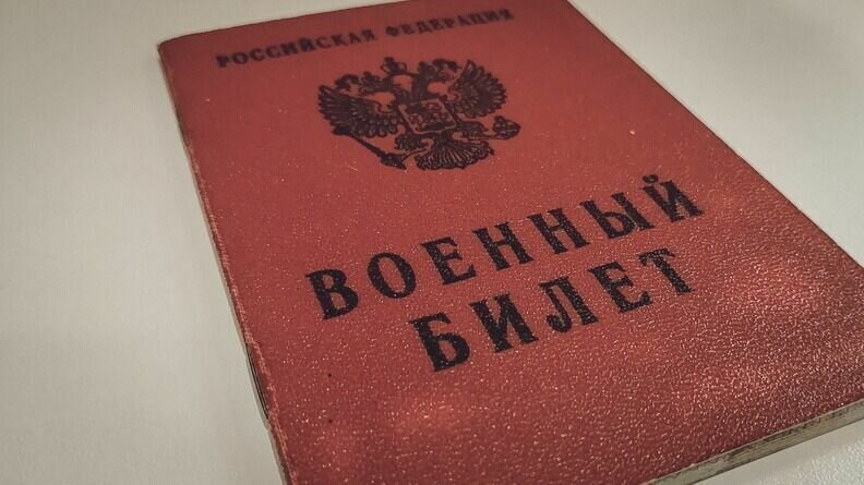     Капитана Михаила Жихарева держат несколько дней в непонятном статусе задержанного под Тюменью. Его отстранили от командования батальоном мобилизованных. После нашей публикации Михаил согласился рассказать о причинах его отстранения, пьянстве мобилизованных и запретах на боевую подготовку.