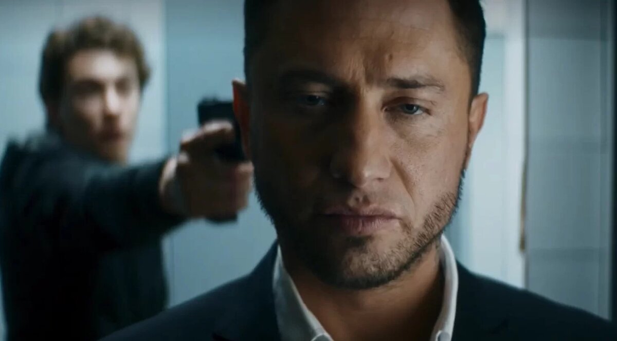    Кадр из сериала Жизнь по вызову с Павлом Прилучным в главной роли. Изображение: Кадр из фильма Золотова Анастасия
