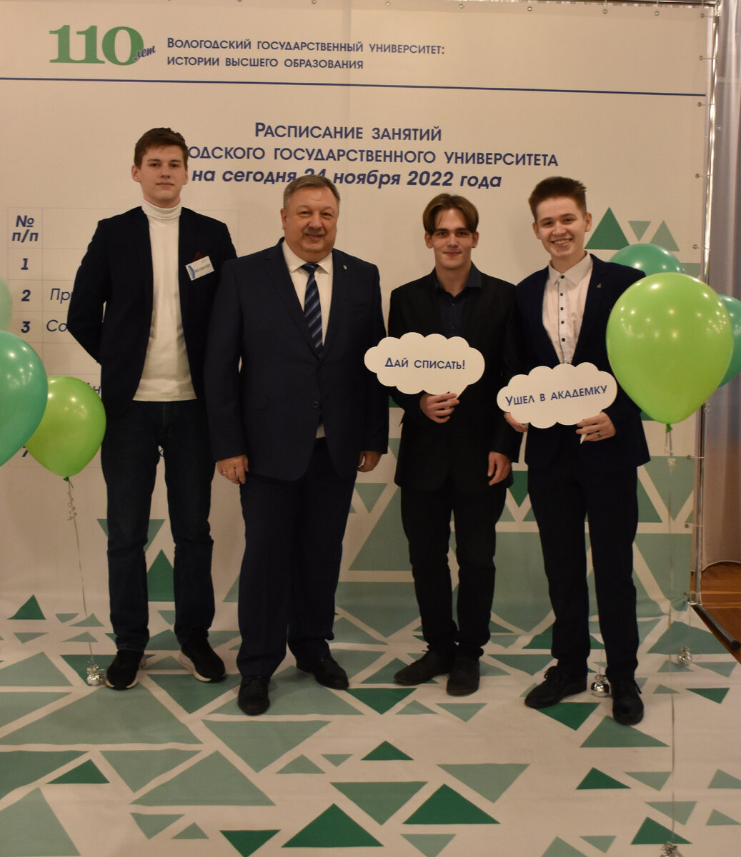 Вячеслав Приятелев со студентами