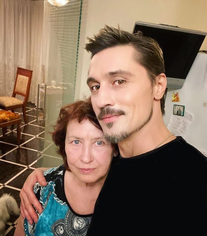     Дима Билан с мамой Фото: соцсети