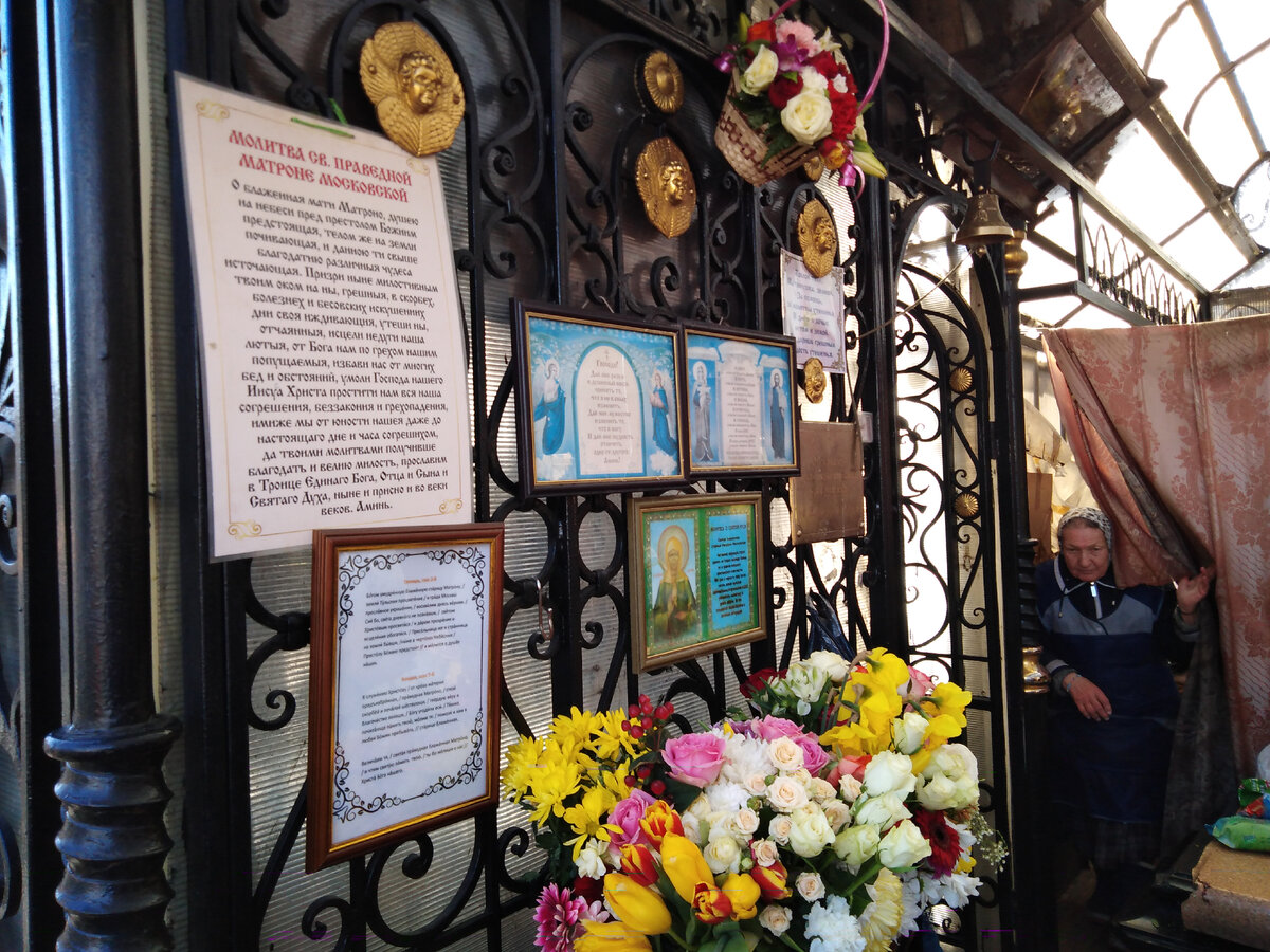 Даниловское кладбище метро. Даниловское кладбище могила Матроны. Могила Матроны Московской.