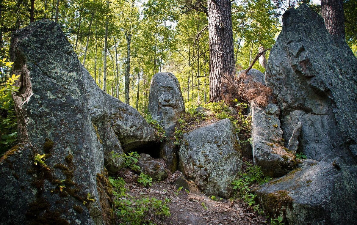 Усть-Тасеевский каменный идол
