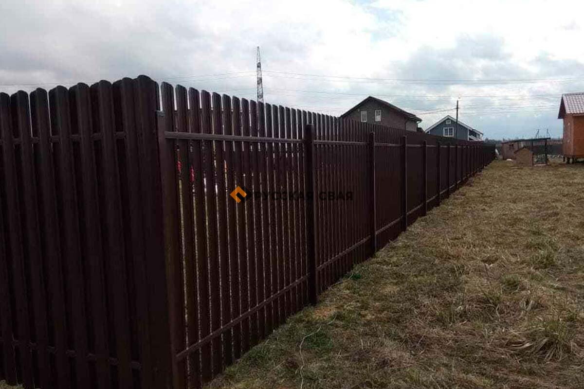 Забор из евроштакетника