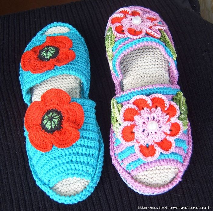 вязаные тапочки. шлепанцы крючком. тапочки крючком. шлепанцы крючком. тапочки крючком на войлочной подошве.