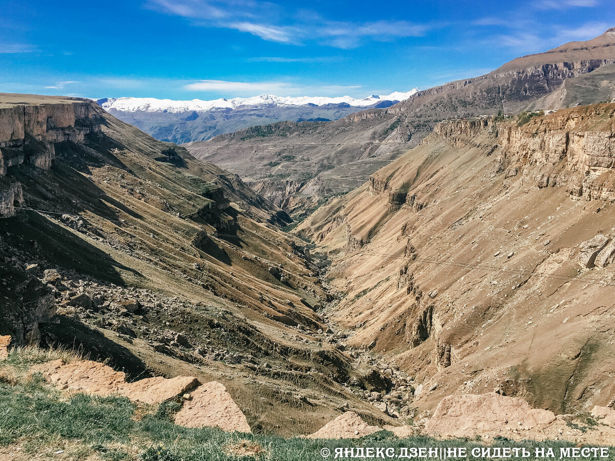 Живописный овраг.. или каньон, провал.. не знаю, как это назвать, но красиво!