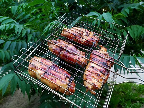 Сегодня предлагаю вам рецепт фаршированных куриных четвертей. 